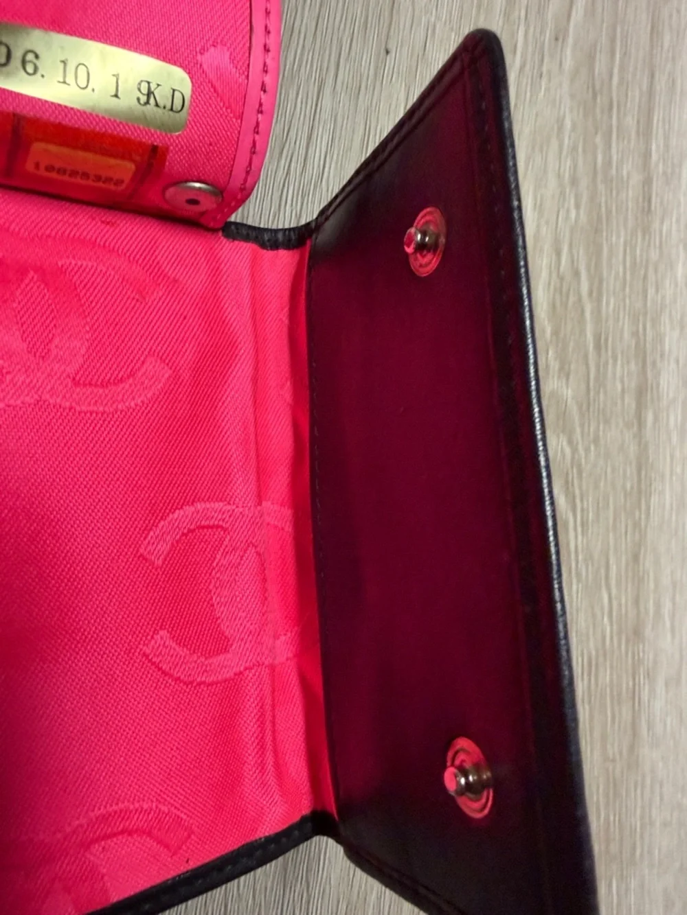 Chanel Authentic Black and White Quilted Women's Keyholder - Picture 7 of 8